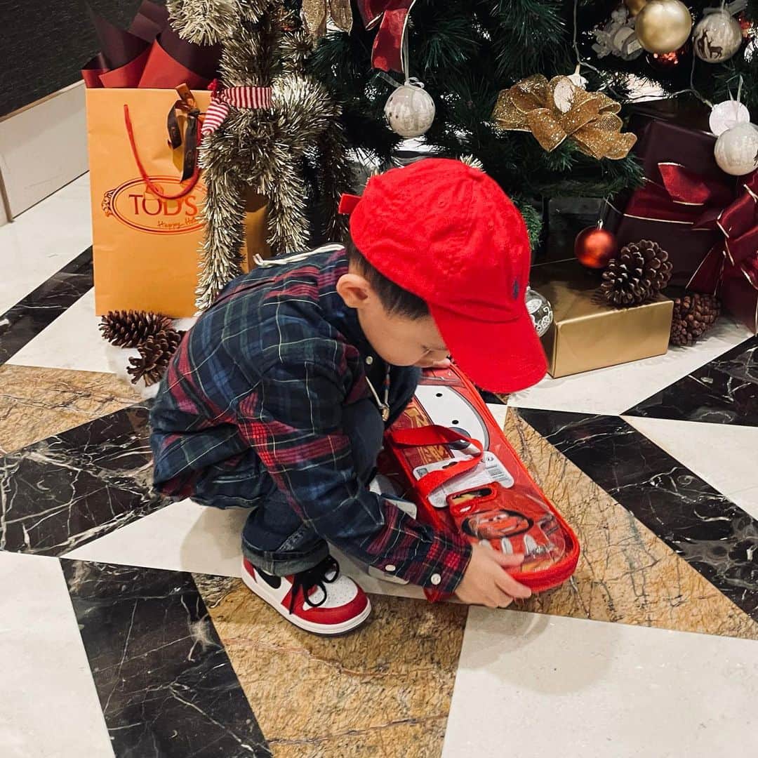 余文樂のインスタグラム：「Happy kid 🛹🛹🛹🛹」