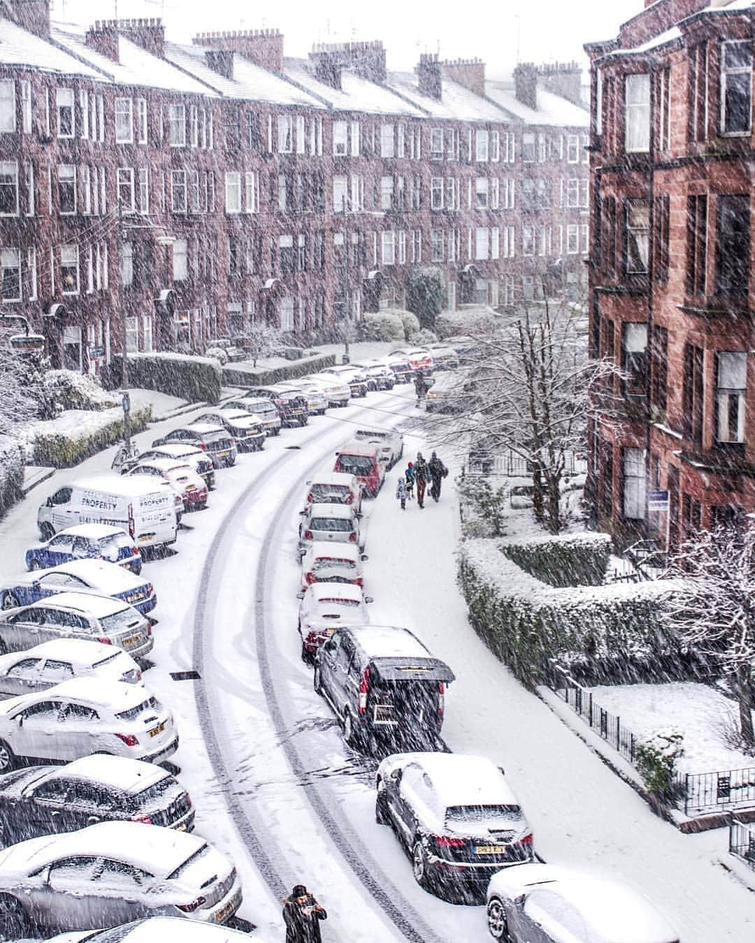 Padgramさんのインスタグラム写真 - (PadgramInstagram)「Glasgow, Scotland 🏴󠁧󠁢󠁳󠁣󠁴󠁿  Congrats @findingscotland #pgdaily #pgstar #pgcounty #planetgo #planet #planetearth #amazing #awesome #snow #snowdrop #Glasgow」12月24日 19時08分 - planet.go