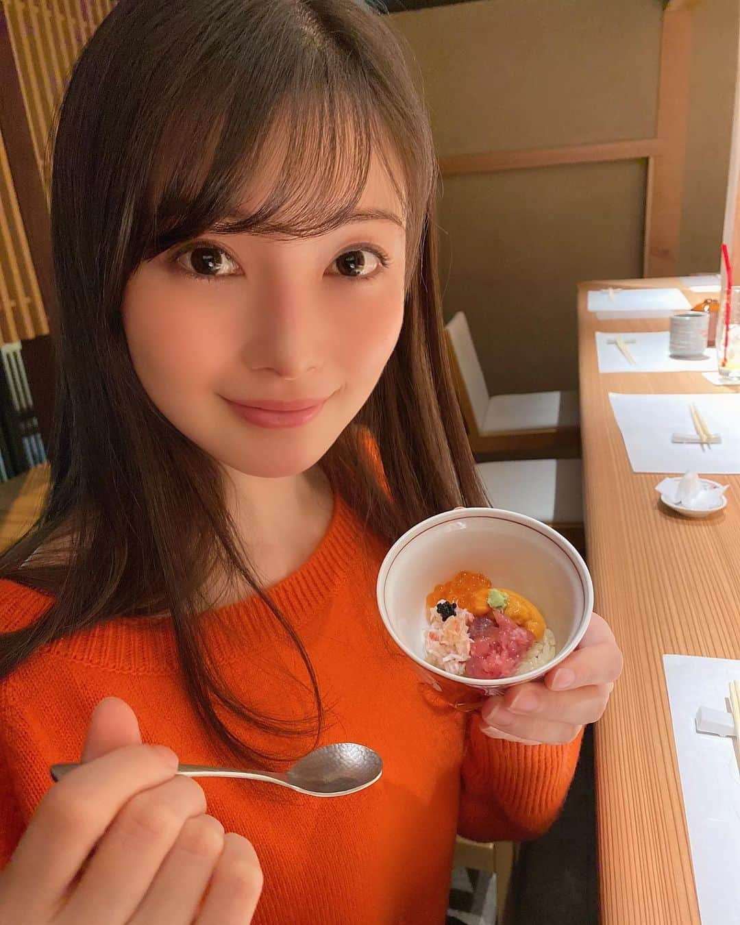 早田悠里子さんのインスタグラム写真 - (早田悠里子Instagram)「先日の大阪出張のときにありちゃんとお鮨に行ってきました☺️ 新しくできた鮨かうとさん🍣  店内は綺麗で落ち着いてて、お鮨のコースもすごく美味しかったです🥰  こんなに本格的なお鮨のコースで5800円だって😳美味しいし、コスパもいいからまた行きたいな🤤  #鮨かうと #梅田燈花 #西梅田グルメ #裏新地 #梅田グルメ #大阪お鮨  #foxey」12月24日 19時11分 - yurikohayata