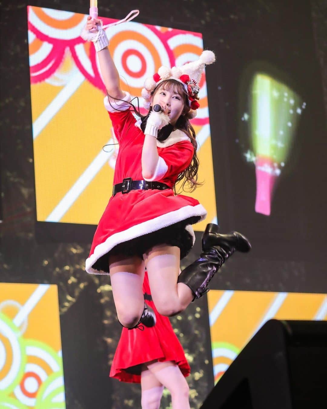 イコラブ　パンチラ 山本杏奈さんのインスタグラム写真 - (山本杏奈Instagram)「❤️🎅🏻❤️ たくさんのカメコさんがとって  くれたサンタさんたちっ(❁´ω`❁) めりーくりすます🎄 #イコラブの冬」12月24日 19時12分 - yamamoto_anna_