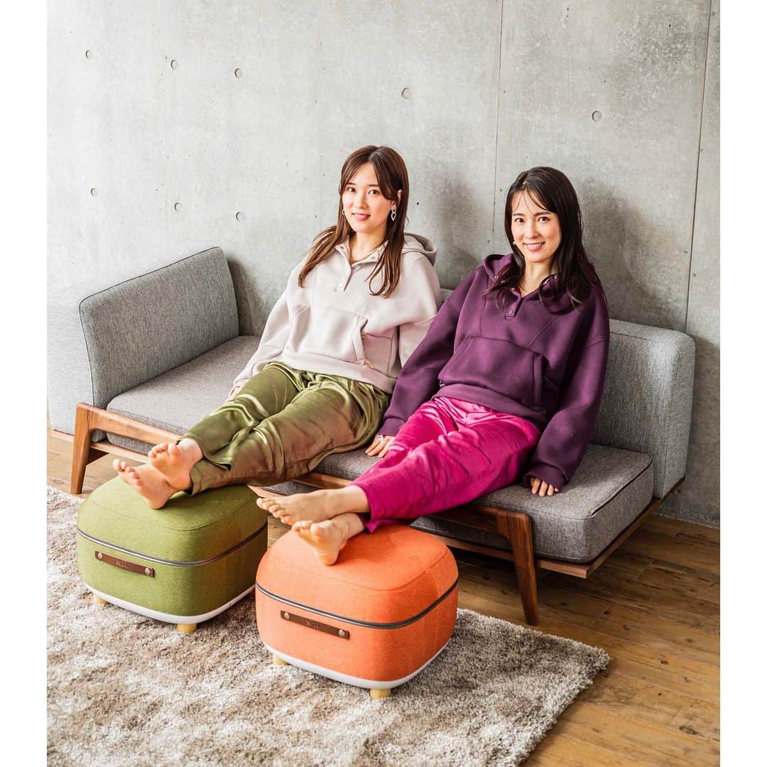 奈津子さんのインスタグラム写真 - (奈津子Instagram)「来春発売予定の「restoolスツールフットマッサージャー」私のデジモノステーションの連載でがっつりレポしています☺️そのまま椅子としてor蓋を外して本格フットマッサージャーとしてor座面ヒーターで温まることができる3way。持ち運べる重さなので部屋間の移動も楽ちん。個人的にはレトロなデザインが好き♡カバーが外して洗えるのも◎続報を待たれよ〜 ・ ということで皆様メリークリスマスイブ！こんな私にも毎年クリスマスカードを送ってくださる優しいファンの方々がいて…😂本当にとても嬉しいの。。送り先が分からない方のために改めて事務所の連絡先お知らせするね。 ・ 有限会社ABP.inc 〒150-0021 東京都渋谷区恵比寿西2-3-2 NSビル6F 奈津子宛 ・ です！催促じゃないよ笑。もちろん…くれたらうれしいけど💕さてチキン揚げるかな〜🍗 ・ #家電 #家電好き #家電女優 #奈津子 #マッサージ　#マッサージャー  #クリスマス #クリスマスイブ」12月24日 19時22分 - natsuko_kaden