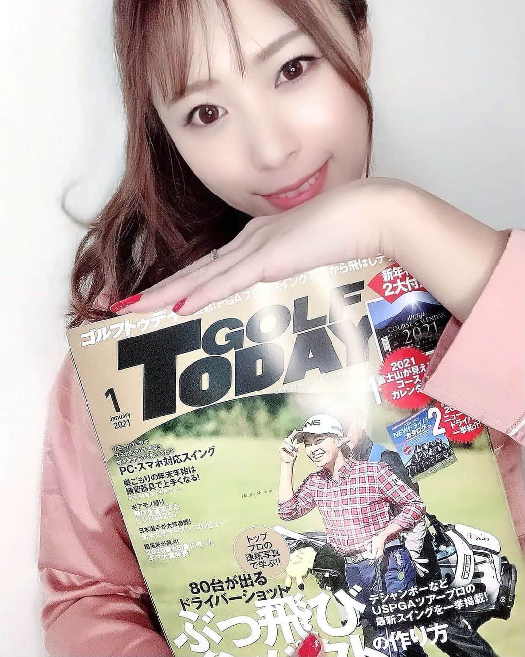 のインスタグラム：「メリークリスマスイヴ❤️ ゴルフトゥデイ1月号発売中❤️⛳️ 冬の期間はゴルフトゥデイ見て練習しよう💪 #ゴルフ#ゴルファー#ゴルフ女子#ゴルフコーデ#ゴルフウェア#golftoday#golfstagram #golf」