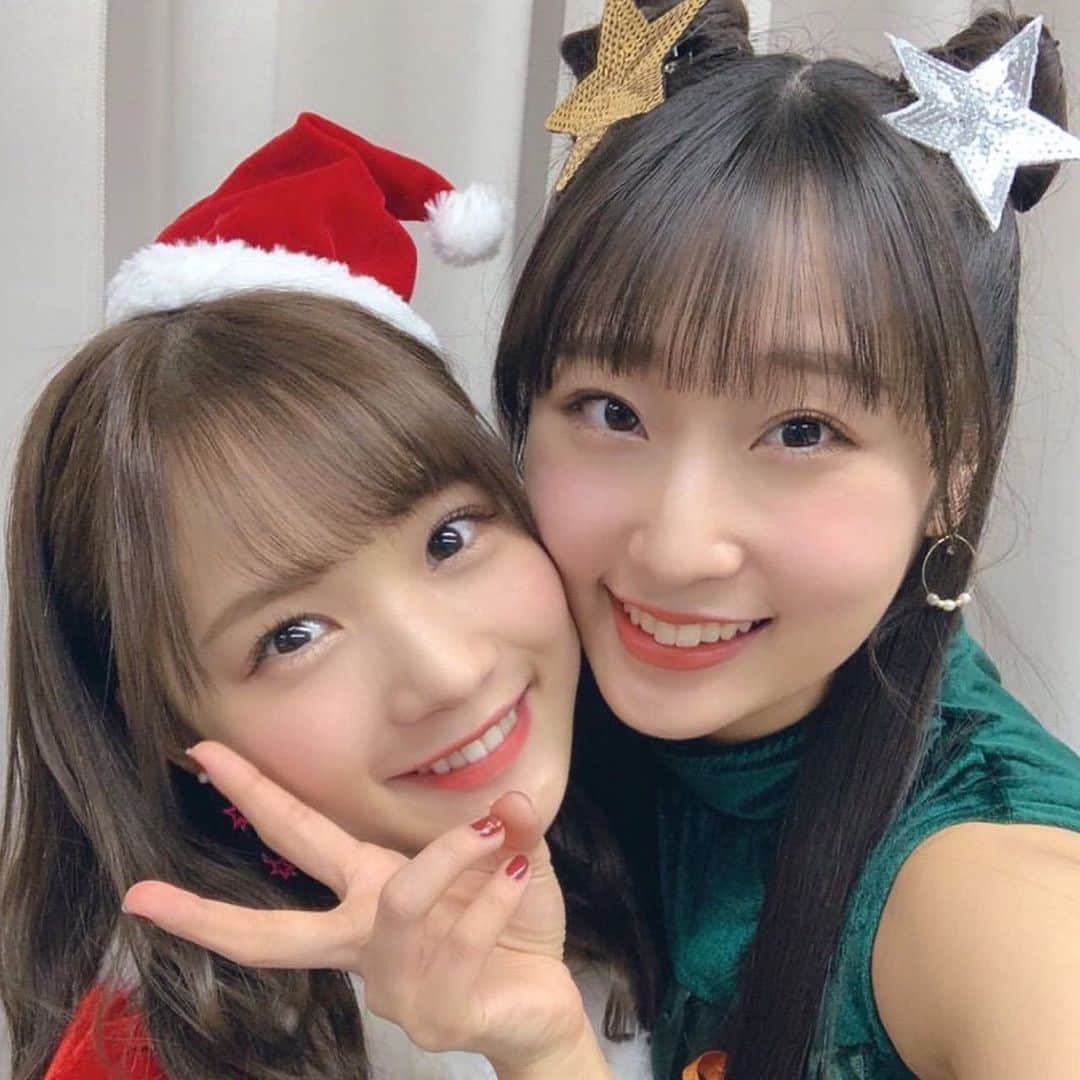 稲場愛香さんのインスタグラム写真 - (稲場愛香Instagram)「🤶🏻🎄﻿ ﻿ メリークリスマスイブ♡﻿ ﻿ 去年の、るるちゃとの大好きな写真🥰﻿ ﻿ ﻿ ﻿ #juicejuice #稲場愛香 #段原瑠々 ちゃん #まなかん ﻿ #るるちゃ #まなるる #大好き #クリスマスイブ ﻿ #クリスマス #メリクリイブ #サンタさん #お願いします ﻿ #身長 #ください #22歳 #今からできることありますか 🙃」12月24日 19時19分 - manaka_inaba.official