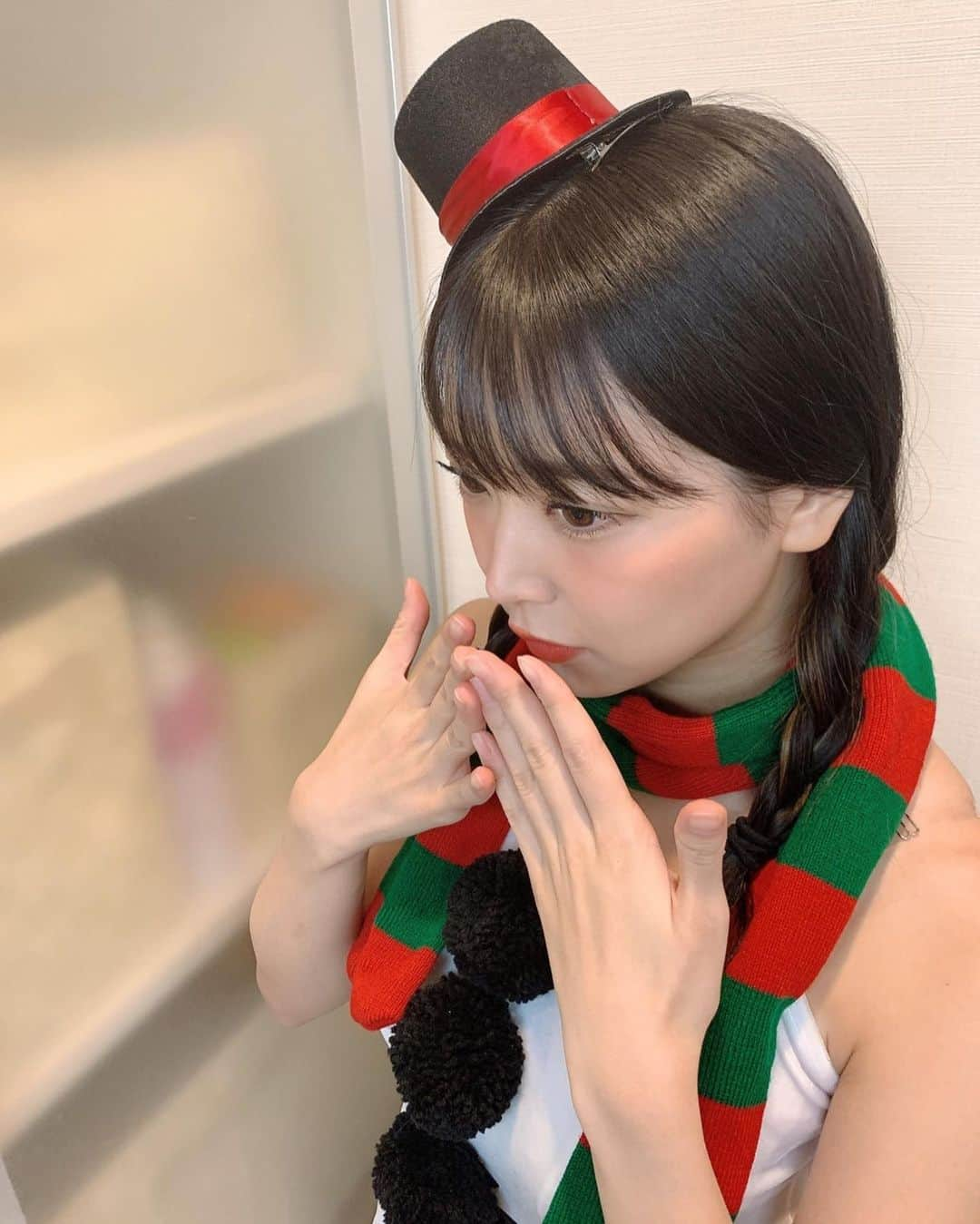 白間美瑠さんのインスタグラム写真 - (白間美瑠Instagram)「メリークリスマスイブ🎅🏻 みなさん素敵なX’mas過ごしてますか？ ・ ・ わたしは、スノーマンになっております☃️自分で買ってきてしまった😂笑恥　イベントは楽しまなきゃっ❤️明日もお楽しみにっ💨 #スノーマン　#クリスマスイブ」12月24日 19時23分 - shiro36run