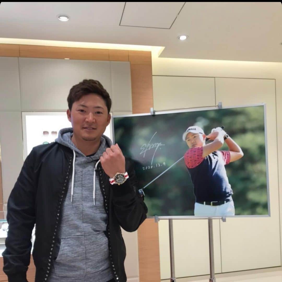 今平周吾のインスタグラム：「オメガブティック銀座本店へNATOストラップを見にきました。 その模様を僕のYouTubeに投稿してますので、是非ご覧ください！ @OMEGA  #OMEGAmychoice  #OMEGANATO」