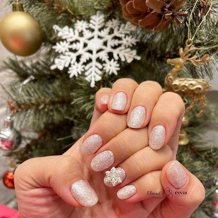 esNAILさんのインスタグラム写真 - (esNAILInstagram)「OF2012-94 彩野さん @ayano_fukuoji  mix glitter✨❄︎✨❄︎ . . . @ellenail_shibuya @ellenail_shinjuku  @esnail_kichijoji  @esnail_omiya  @esnail_nagoya  @esnail_osaka  @esnail_fukuoka  #nail#nails#nailart#naildesign#esnail#ellenail_shibuya#gelnail#ネイル#ジェルネイル#elleネイル#esネイル#ネイルデザイン#美甲#네일아트 #tokyo#shibuya#newnail#渋谷店#新宿店#吉祥寺店#大宮店#名古屋店#大阪店#福岡店#グリッターネイル#冬ネイル#結晶ネイル#❄️」12月24日 19時36分 - esnail_japan