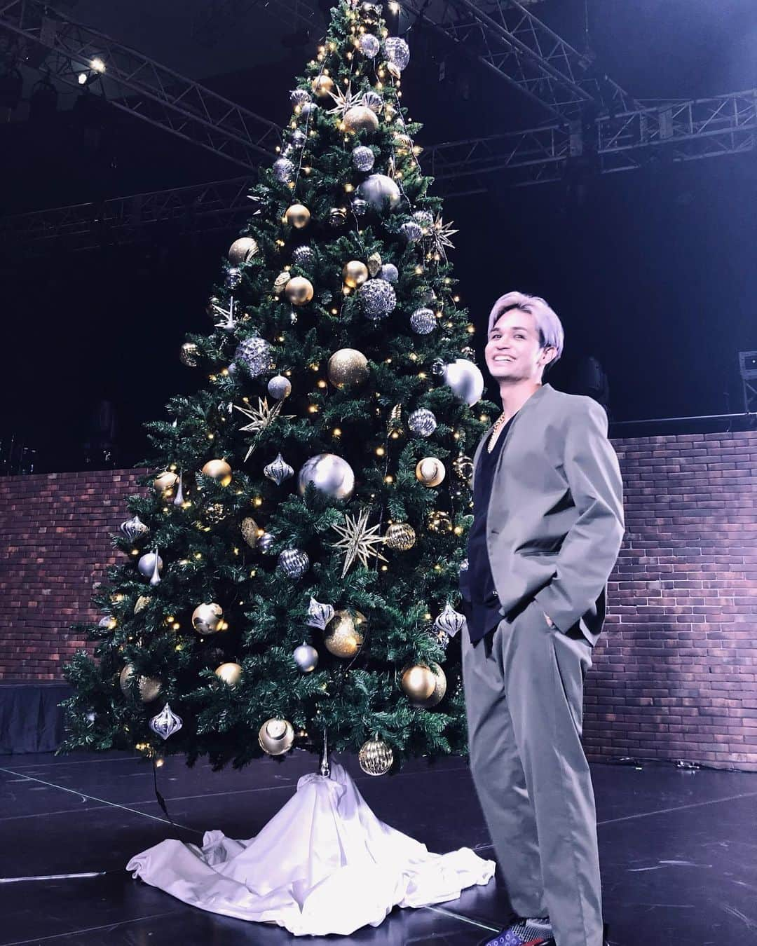 与那嶺瑠唯さんのインスタグラム写真 - (与那嶺瑠唯Instagram)「・ ・ This xmas will be a very special xmas🎄 ・ ・ #Christmas_Eve #LDH_JAPAN #THE_RAMPAGE #与那嶺瑠唯 #류준 #RUI」12月24日 19時38分 - 1_rui_yonamine_6