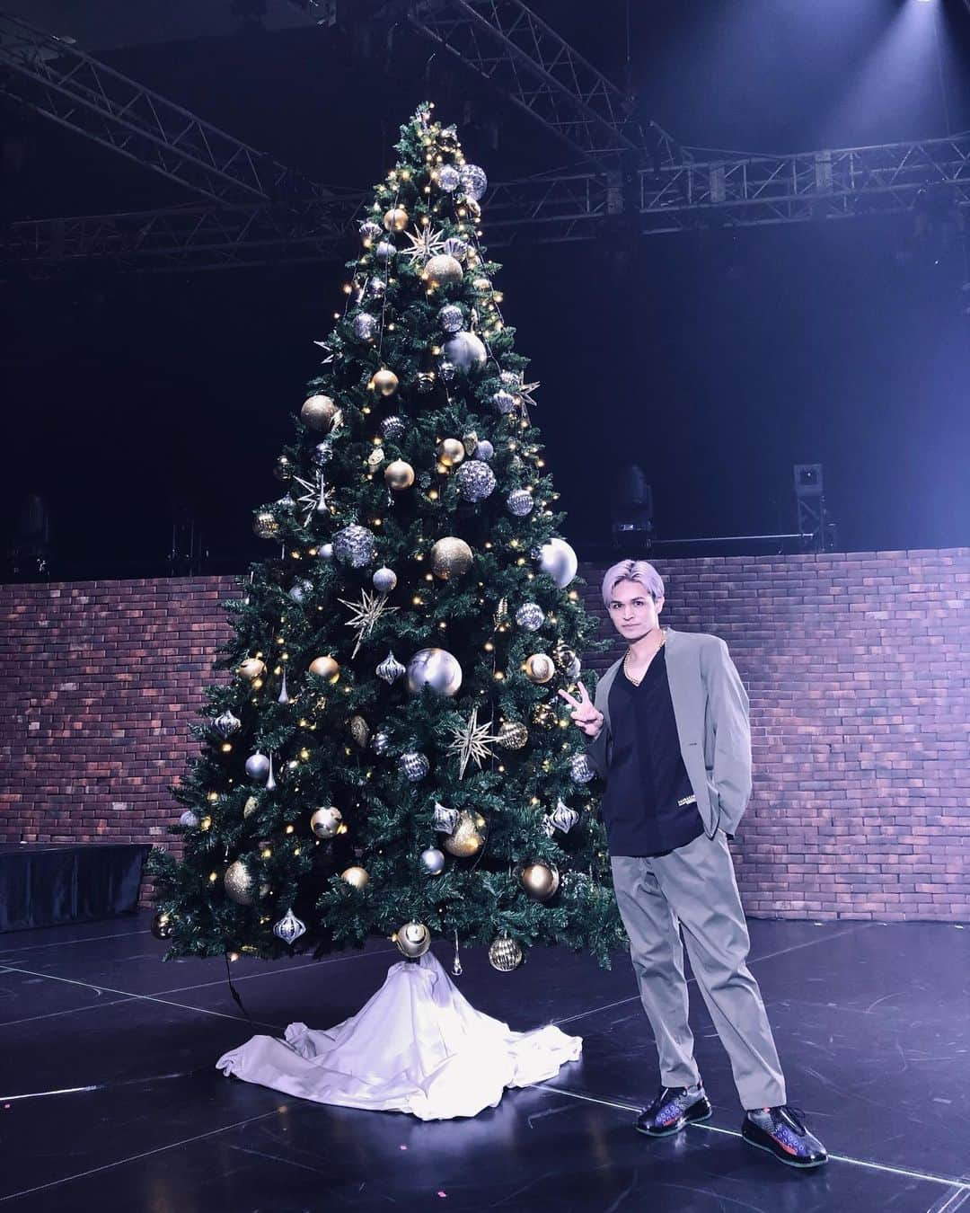 与那嶺瑠唯さんのインスタグラム写真 - (与那嶺瑠唯Instagram)「・ ・ This xmas will be a very special xmas🎄 ・ ・ #Christmas_Eve #LDH_JAPAN #THE_RAMPAGE #与那嶺瑠唯 #류준 #RUI」12月24日 19時38分 - 1_rui_yonamine_6