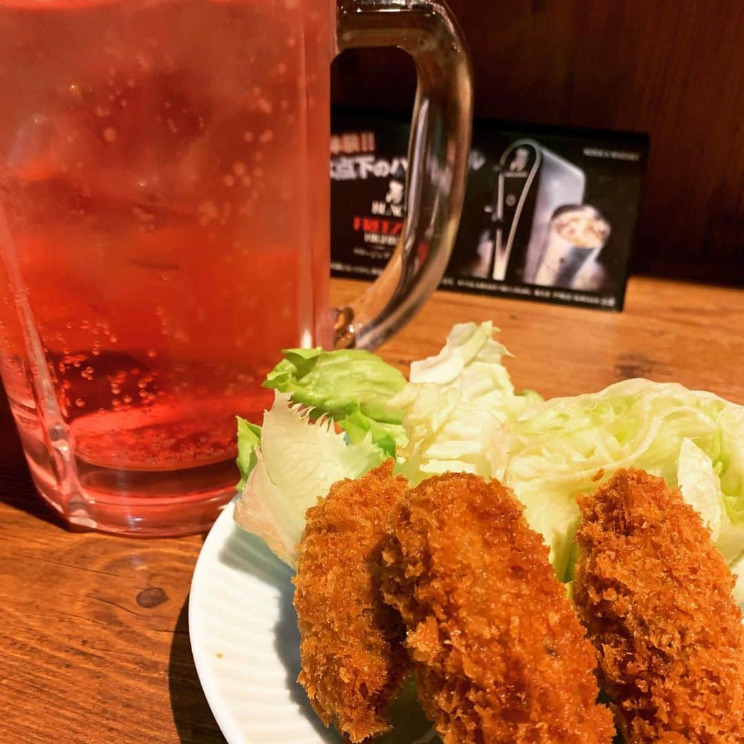 飯田カヅキさんのインスタグラム写真 - (飯田カヅキInstagram)「メリークリスメガバイス。  カキフライ美味し。  #メガバイスサワー #バイスサワー #カキフライ」12月24日 19時52分 - kazukiiida_strange