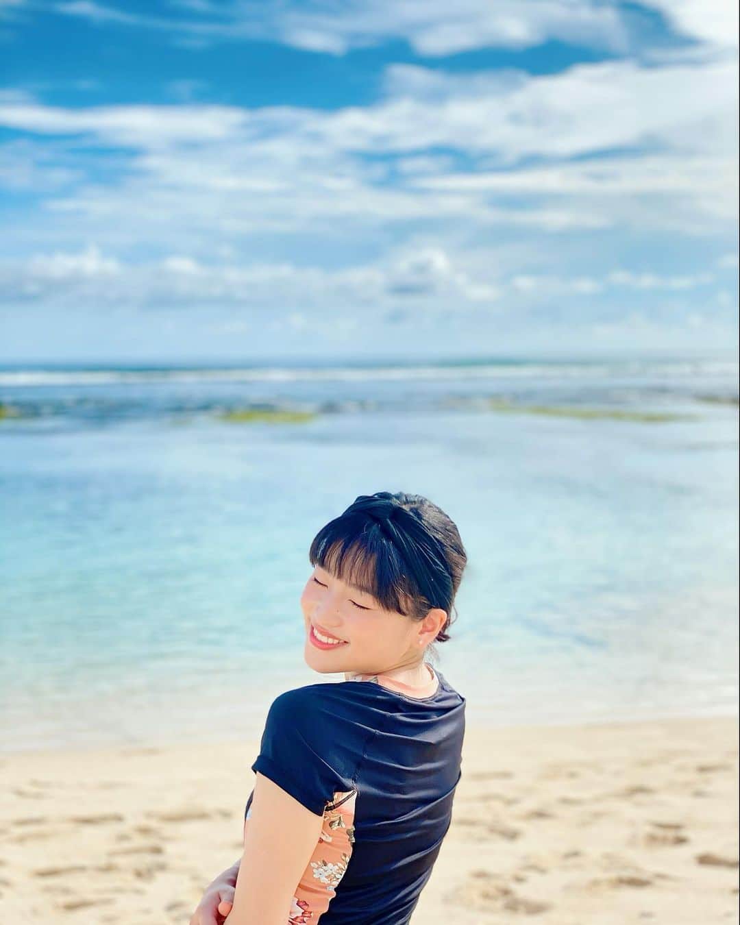 のインスタグラム：「[TRAVELING #BEBASCEMAS KARENA GRATIS TES RAPID ANTIGEN DARI TRAVELOKA]  Hai😝⭐️ Yeahh jadi ga sabar traveling #BebasCemas bareng @traveloka karena ada promo free rapid antigen test dan ada juga potongan 50% untuk PCR di akhir tahun ini.  Caranya? Abis pesen tiket pesawat, kamu masuk ke Traveloka Xperience yaa buat booking testnya. Nah pas check out, masukin kode BEBASCEMASXPFLA deeh.. Biar lbh jelas liat video di slide selanjutnya ia..  Stay safe, tetep mematuhi protokol kesehatan ya biar traveling kamu aman, nyaman, dan #BebasCemas  #traveloka #PCR #bali #harukanakagawa #ジャカルタ生活 #インドネシア #旅行 #PCR #仲川遥香」