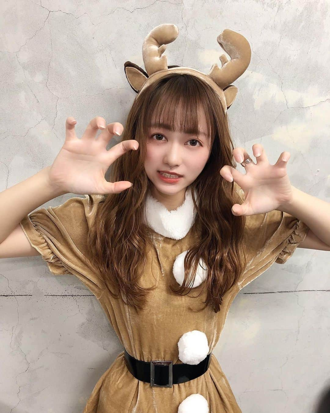 三浦菜々子さんのインスタグラム写真 - (三浦菜々子Instagram)「マヌケ顔のトナカイ🦌❄︎  去年もクリスマス近辺だけちゃんと投稿してた笑 歩くクリスマスって異名がつくほど、、、🥴  でも 白キャンメンバーあんまりクリスマスに特別感感じてないみたいで温度差やばいからメンバーに"今年のクリスマス最高だったぁ"って言わせたいよね(￣▽￣)」12月24日 19時58分 - miura_nanako