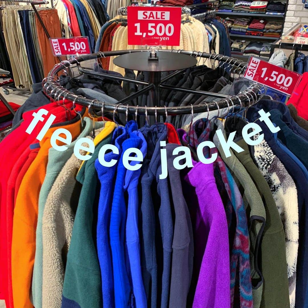 のインスタグラム：「・ #原宿シカゴ原宿店  ・ ・ ☃️fleece jacket☃️ ・ ¥1500＋tax‼️ カラーも種類も豊富にご用意しております🌟 ・ ・ どうぞ店頭でご覧ください😊🎶 ・ ・ ・ 新商品、毎日入荷‼️ ご来店をお待ちしております🗽 ・ ・ 【アクセス】 原宿シカゴ原宿店 東京都渋谷区神宮前6-31-15 2F ℡03-6727-5505 営業時間 12時〜20時(短縮営業中) JR原宿駅東口から徒歩3分 東京メトロ明治神宮前駅3番出口から徒歩2分 ・ #原宿#原宿シカゴ#古着#古着屋#古着女子#古着男子#フルジョ#フルダン#下北沢#吉祥寺#京都 #harajuku#harajukuchicago#usedstyle#vintage #데일리룩 #옷스타그램」