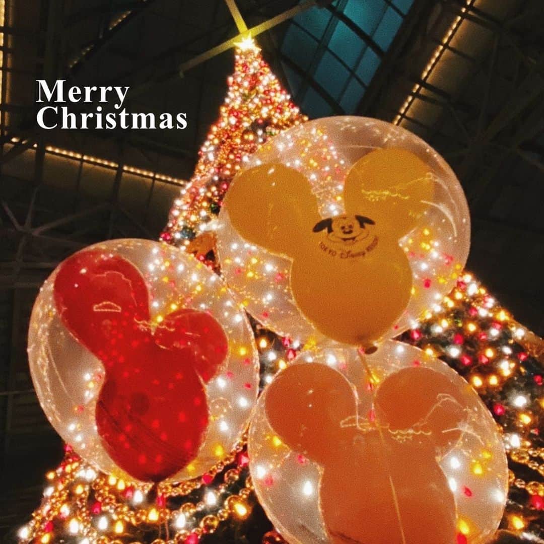 かほこ。のインスタグラム：「ㅤㅤㅤㅤㅤㅤㅤㅤㅤㅤㅤㅤㅤ ㅤㅤㅤㅤㅤㅤㅤㅤㅤㅤㅤㅤㅤ  𝙈𝙚𝙧𝙧𝙮 𝘾𝙝𝙧𝙞𝙨𝙩𝙢𝙖𝙨🎄🎅🏻💝 ㅤㅤㅤㅤㅤㅤㅤㅤㅤㅤㅤㅤㅤ 去年のクリスマスディズニーの写真❤︎ 今年はお家でVS嵐を見ながら のんびりクリスマス🎂🍷 ㅤㅤㅤㅤㅤㅤㅤㅤㅤㅤㅤㅤㅤ #disneyland #disneysea #クリスマスディズニー」