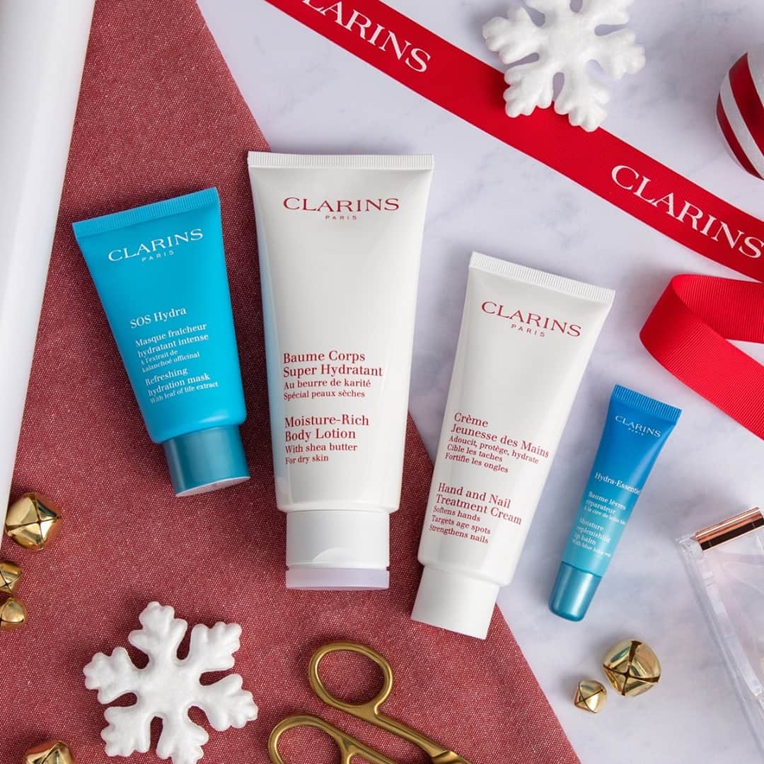ClarinsUKさんのインスタグラム写真 - (ClarinsUKInstagram)「Today's the day to prep and prime ✨ Achieve smooth, nourished skin from head to toe with this hydrating combo packed with natural extracts such as Shea Butter and Leaf of Life.  Do you spot one of your favourites? ❤️  #ChristmasWithClarins #ClarinsBody #BodyCare」12月24日 20時01分 - clarinsuk
