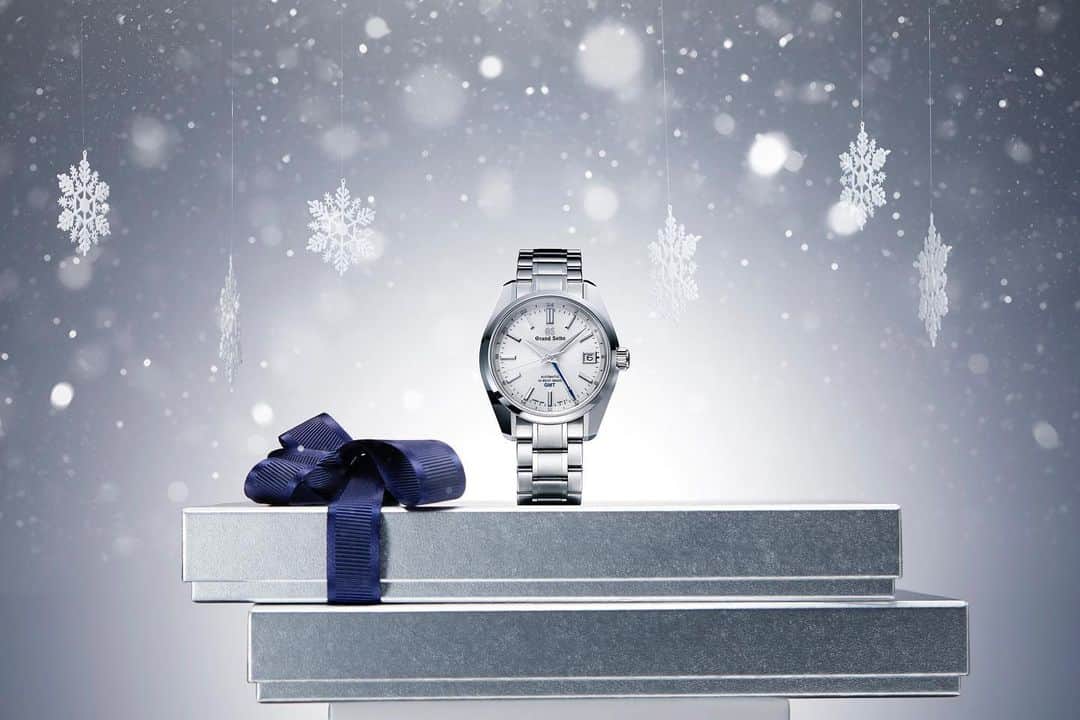 Grand Seiko Official instagramさんのインスタグラム写真 - (Grand Seiko Official instagramInstagram)「素敵なクリスマスを！ Season’s greetings and best wishes for a safe, healthy and successful 2021.  #グランドセイコー #grandseiko #gs #watch #腕時計 #craftsmanship #madeinjapan  #thenatureoftime #watchfan #christmas  #christmastime  #greetings」12月24日 20時02分 - grandseikojapan