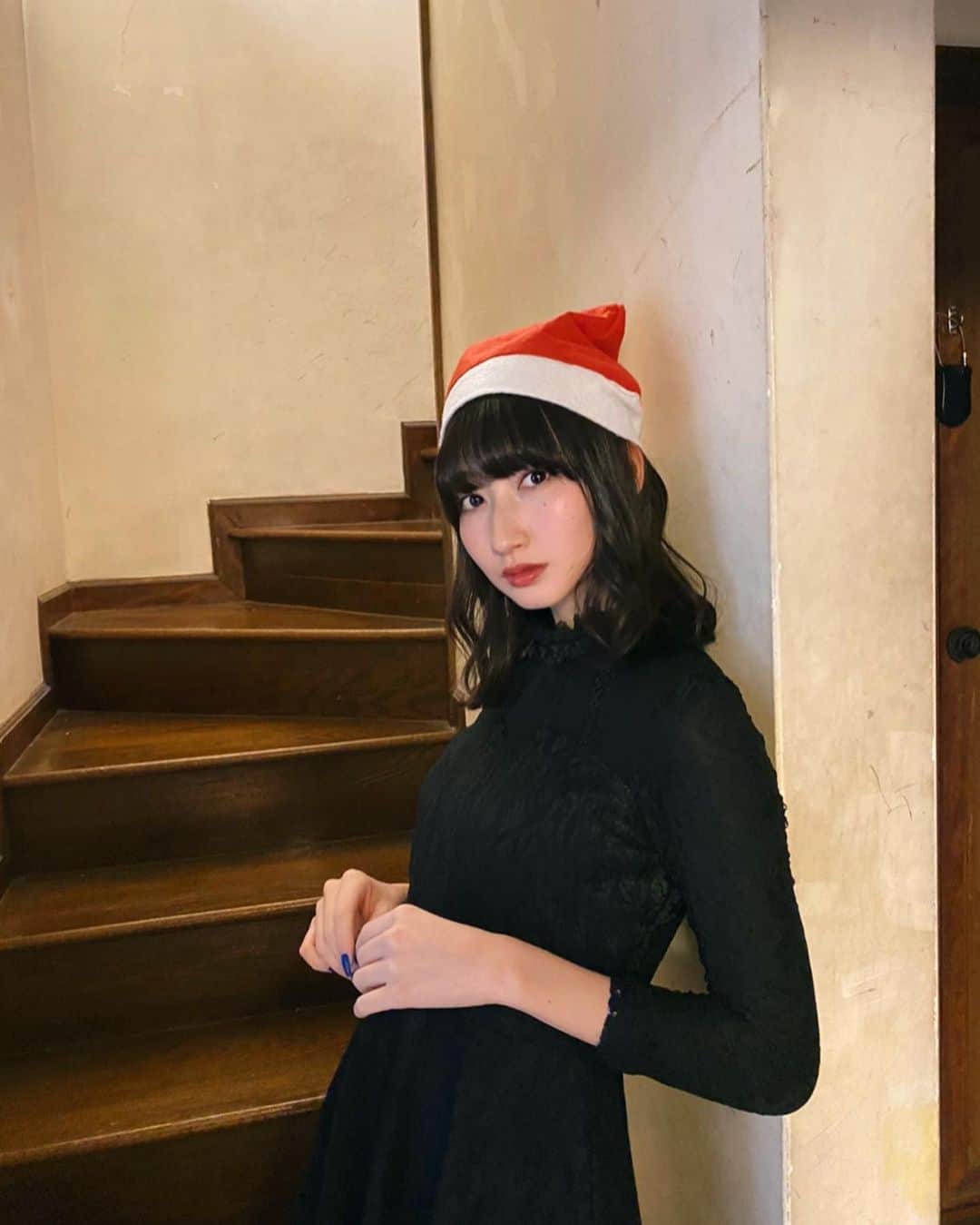 渋谷栞南のインスタグラム：「.  クリスマスイブ！  #クリスマス#クリスマスイブ #サンタ#サンタ帽#christmas#christmaseve」