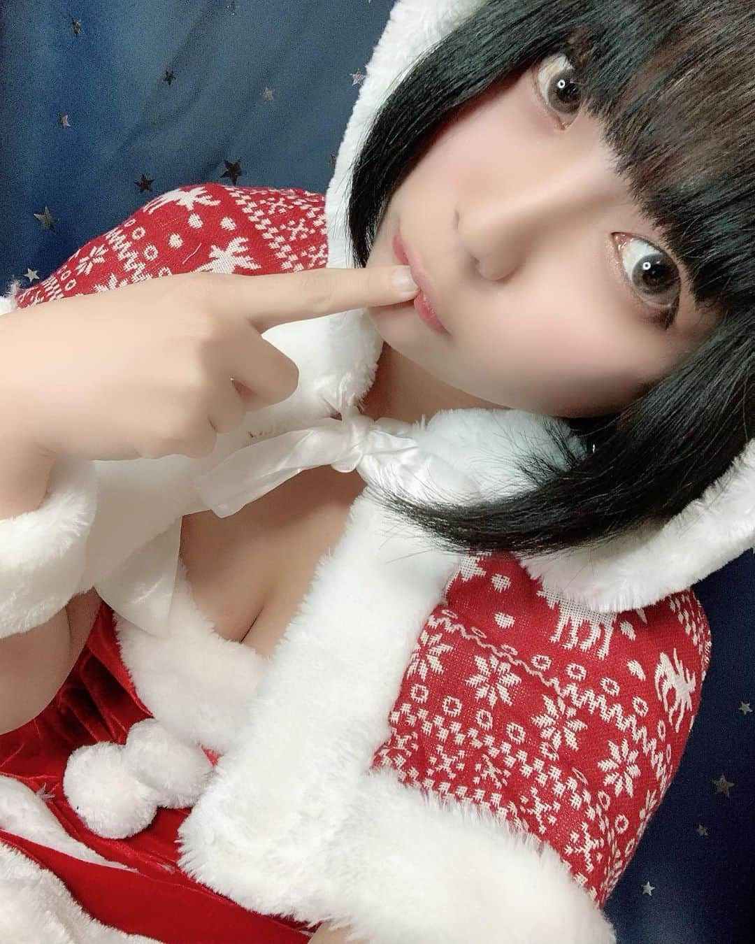 乃木蛍さんのインスタグラム写真 - (乃木蛍Instagram)「Merry Christmas!! . いい子にはプレゼントが貰えるんだって 私は小6までサンタを信じてたよ。 . . . #サンタコス #クリスマス#xmas #christmascostume #japanesegirl #follow #粉我 #ボブヘアー #セクシー女優 #av女優 #今年もメイドカフェ行ったよ #4年連続だね #あとインナーカラー赤系になりました」12月25日 1時30分 - hotarunogi