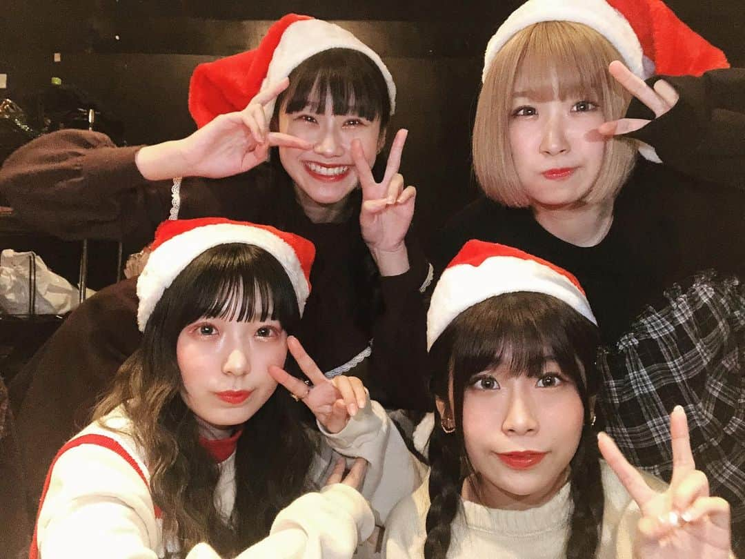 しふぉんのインスタグラム：「メリークリスマス🎄🌟 けちょなにねるんだいすきだよ」