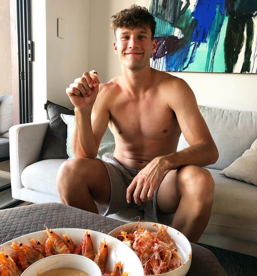カーティス・マーシャルのインスタグラム：「MC from my prawn brothers and I 🦐」