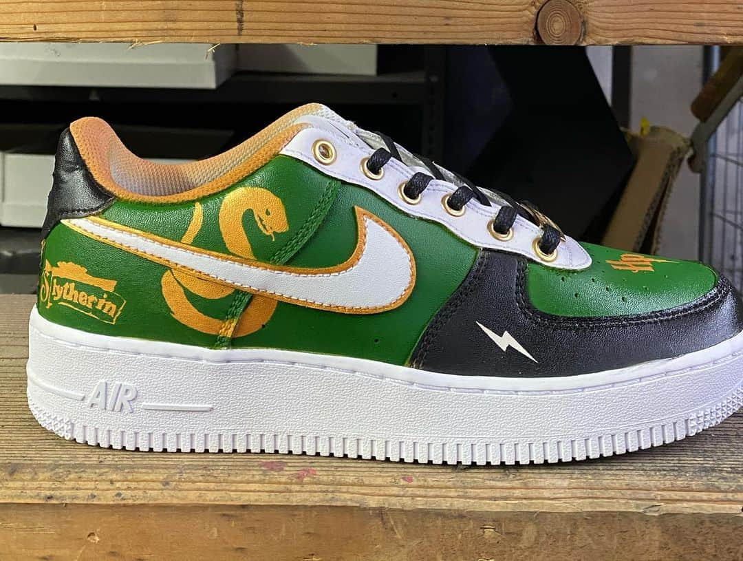 ディオニソのインスタグラム：「AIR FORCE 1 custom: Harry  #af1 #af1custom #airforce1 #angeluspaint #sneakerholics #sneakers #sneakersaddict #sneakerhead #hype #harrypotter」