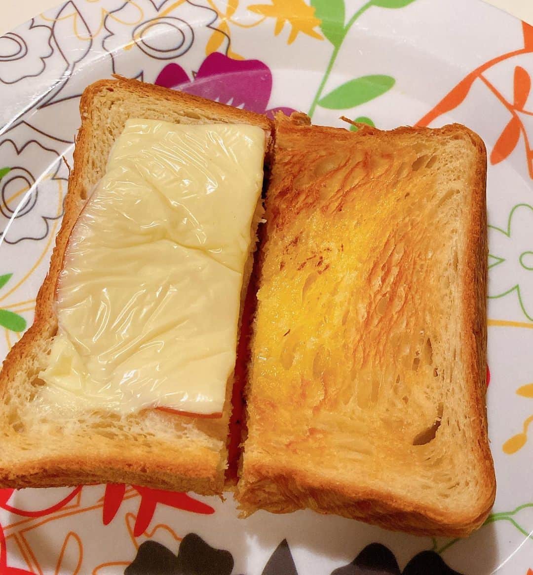 中島ヒロトさんのインスタグラム写真 - (中島ヒロトInstagram)「美味しいパン。  ちょっと前ですが、JUJUがパンを送ってくれました。お礼のメールしたら、「トーストしたらすごく美味しいです！」って来て。ホントにとっても美味しかったです。JUJU、いつもありがとう。  #juju #俺のrequest  #俺のbakery  #workdaysbecameplaydays」12月24日 20時18分 - djhirotonakajima