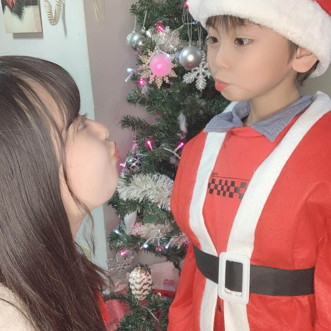 星野愛美さんのインスタグラム写真 - (星野愛美Instagram)「Merry christmas Eve 🎄❕ ・ ・ ・ 1週間前にサンタさん来たんだ私 😂😂 #シブサン #クリぼっち #クリぼっちじゃないよ #家族と過ごしてる #christmas #merrychristmasEve」12月24日 20時18分 - aimi._.nn08