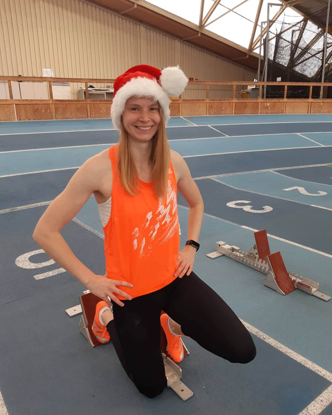 Jessica-Bianca WESSOLLYさんのインスタグラム写真 - (Jessica-Bianca WESSOLLYInstagram)「Heute früh habe ich meine letzte Einheit vor Weihnachten hinter mich gebracht 💪 Jetzt freue ich mich auf gemütliche Momente im Kreise meiner engsten Familie 🤗 Ich wünsche euch allen ein frohes und besinnliches Weihnachtsfest 🎄  #workout #christmas #AdiJess #adidas #weihnachtszeit」12月24日 20時24分 - jessicabiancawessolly