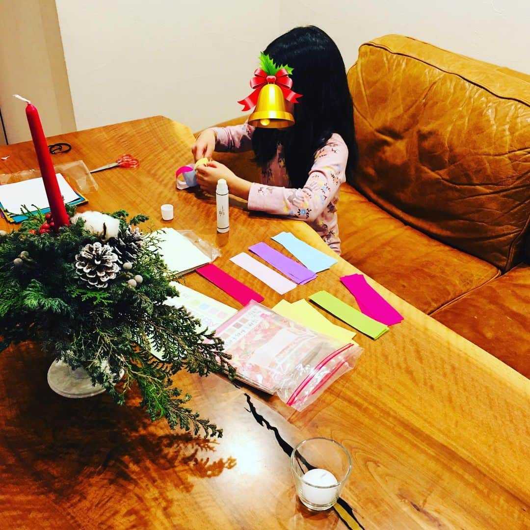 近藤淳子さんのインスタグラム写真 - (近藤淳子Instagram)「Merry Xmas🎄✨  娘と一緒に、手作りホームパーティー準備中。  お母さんになってから、季節のイベント事は、ますます張り切るようになりました。笑  皆様、どうぞ素敵なクリスマスイブをお過ごしください🎅  #クリスマスケーキ #クリスマスパーティー #ホームパーティー #メリークリスマス #手作り #おうち時間 #お母さん」12月24日 20時32分 - kondo_junko_
