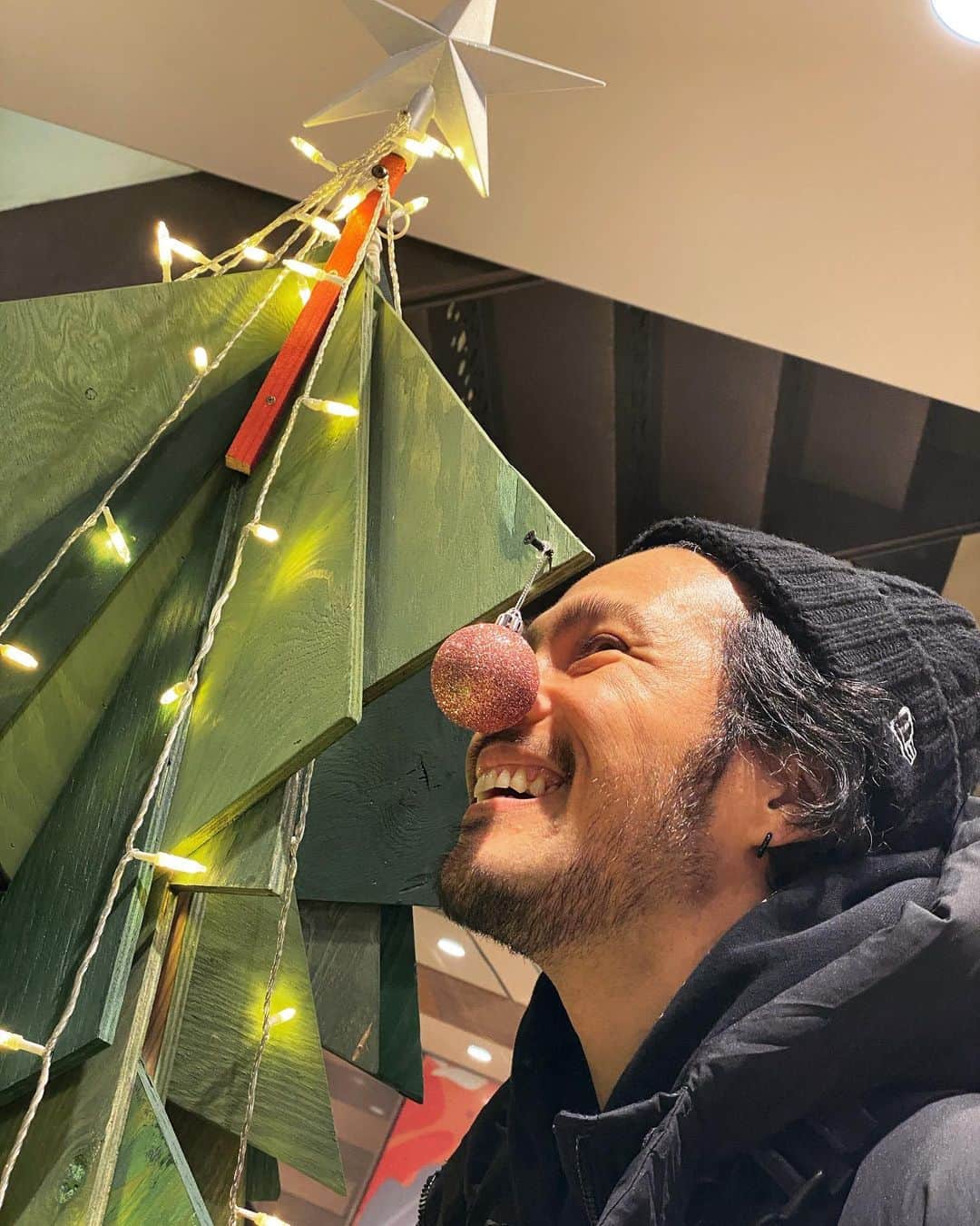 ZOEのインスタグラム：「みなさん素敵なクリスマスを  赤鼻のトナカイより🦌🎄」
