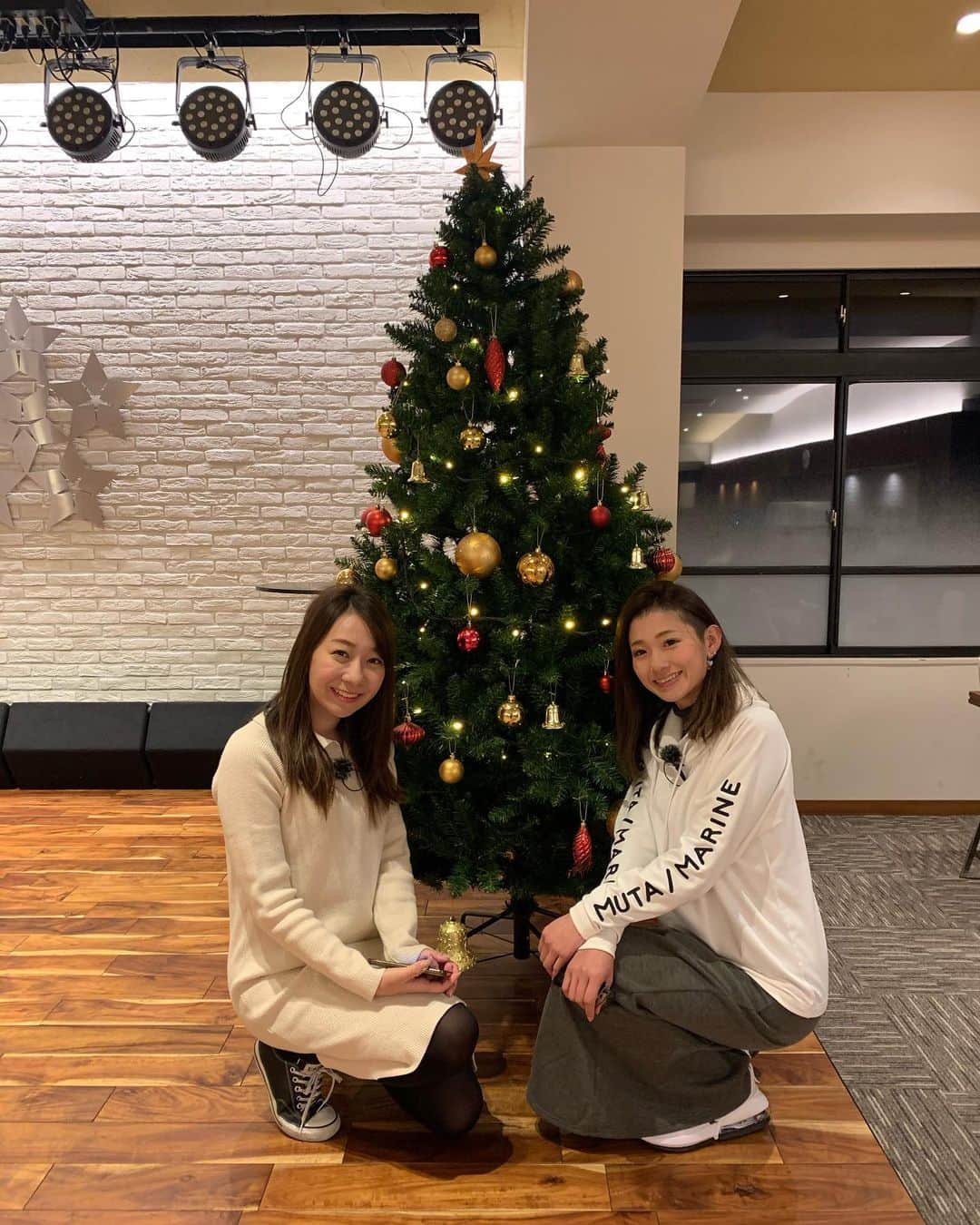 のインスタグラム：「皆さん、メリークリスマス🎄  ・ この前、じゅんちゃん　@jun_g614 とクリスマスの前で写真撮ったから載せます🤤  ・ #golf#golfgirl#メリークリスマス#メリクリ#リンゴルフ#ringolfinsta」