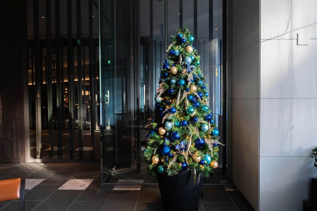 ザ・プリンス パークタワー東京さんのインスタグラム写真 - (ザ・プリンス パークタワー東京Instagram)「今年のホリデーシーズン、ホテルでのおこもりステイはいかがですか？  How about a stay at a luxury hotel during this holiday season?  Share your own images with us by tagging @princeparktowertokyo  —————————————————————  #TokyoTower #princeparktower #princehotels #tokyo #japan #beautifulhotels #tokyohotel #shibakoen #akabanebashi #azabujuban #tokyotower #ThePreferredLife #xmas #christmas #christmasdecoration #プリンスパークタワー東京 #東京タワー #クリスマス #クリスマスデコレーション」12月24日 20時30分 - princeparktowertokyo