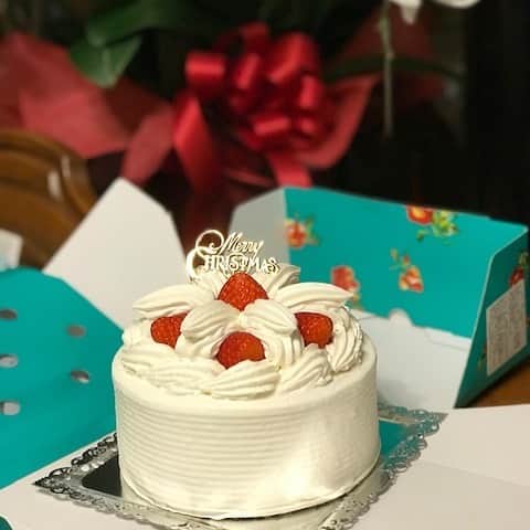 岡まゆみのインスタグラム：「静かなChristmas Eve🎄Stay Home🏡ぼっちじゃないよ❣️母様とみゆ様と3人です😉＃Christmas Eve＃千疋屋＃クリスマスケーキ＃ぼっち＃岡まゆみ」