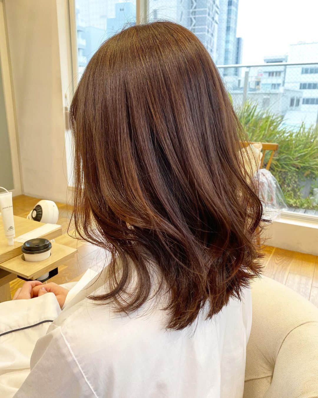 中村優花さんのインスタグラム写真 - (中村優花Instagram)「田垣さんにカットとカラーしてもらいました💇‍♀️ @takieyxviolet  ベージュとピンクで柔らかい色に☀️  お任せしても必ず似合うヘアにしてくださるので絶大な信頼感。笑 ありがとうございました！  たまに質問いただくミスオブミス表彰式当時のカラーも田垣さんですよ𓍄~⭐︎」12月24日 20時39分 - kind___flowers