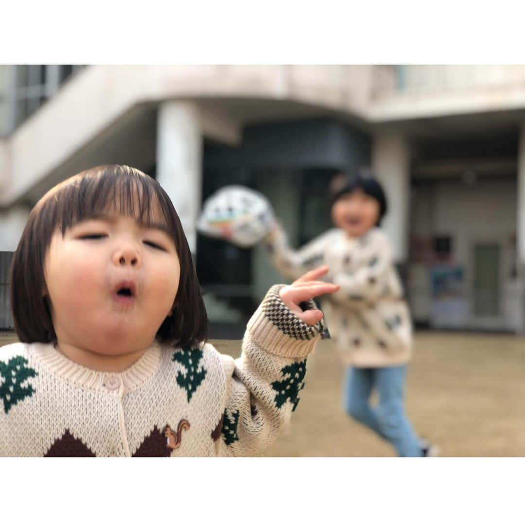 鈴川絢子さんのインスタグラム写真 - (鈴川絢子Instagram)「🎄12/24﻿ Happy Birthday🎂Tokiwa﻿ ﻿ 次男ときわが3歳になりました！﻿ ﻿ いつのまにか同年代のお友だちや大人相手でもちゃんと会話が成立するようになっていて、家族一ひょうきん者な彼はいつも私たち家族を笑顔にしてくれています☺️﻿ ﻿ まもなく幼稚園入園が控えていますが、ここからまた一年、健康で平穏な毎日を無事に過ごせますように…🙏✨﻿  #happybirthday  #merrychristmas」12月24日 20時49分 - suzukawaayako