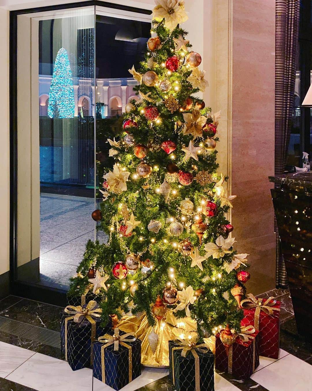 海野ナルさんのインスタグラム写真 - (海野ナルInstagram)「メリークリスマス🎄💕🎅🎁 今年はイルミネーション少なく 感じたから来年には沢山みれるといいな…🌟 小さな頃から25日より24日が好き☺️🎄  #メリークリスマス　#2020年クリスマス　#merrychristmas  #20201224」12月24日 20時43分 - naru_kaino