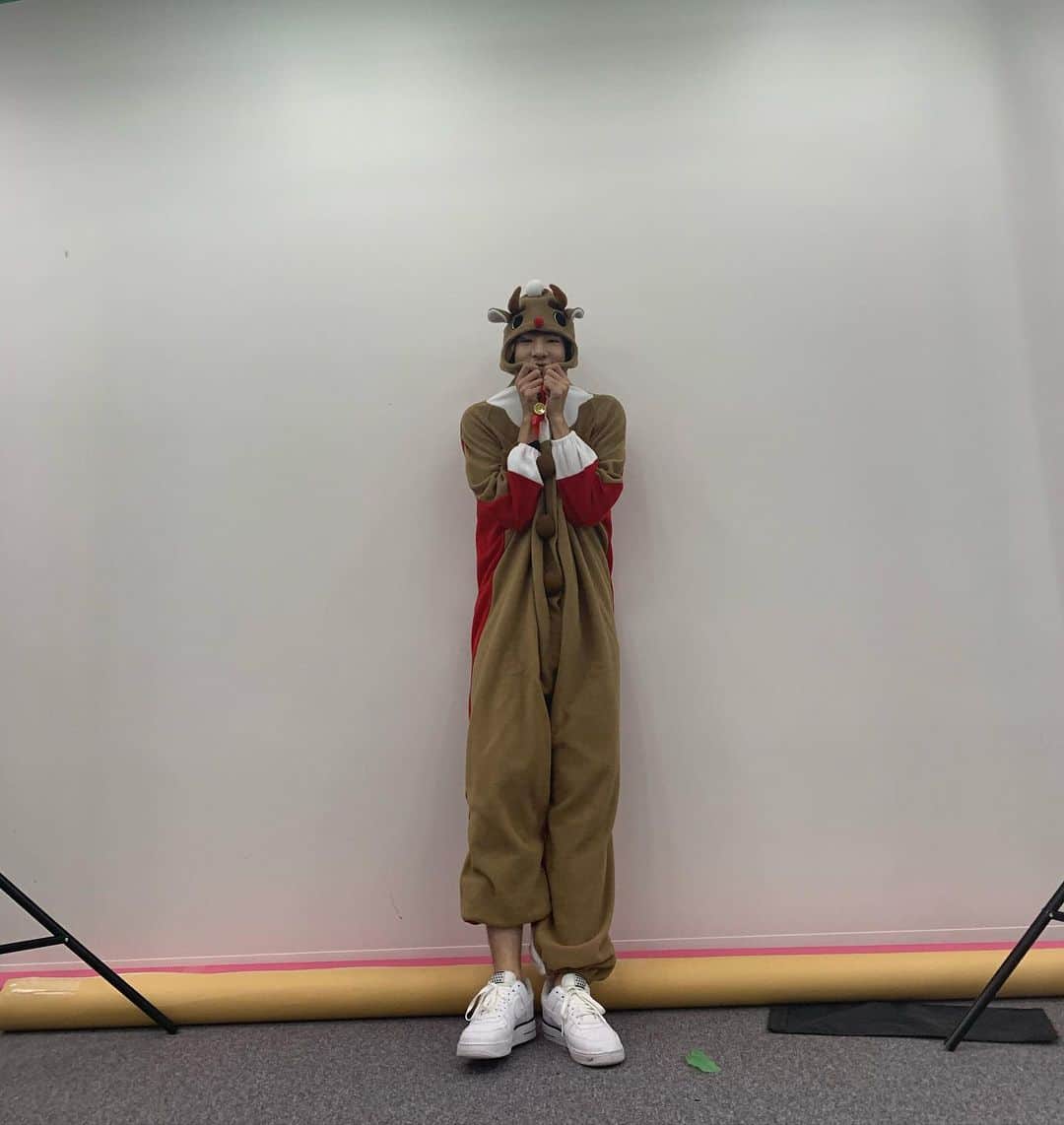 ユンヨン さんのインスタグラム写真 - (ユンヨン Instagram)「🎅🏻🦌」12月24日 20時43分 - 2yoooung
