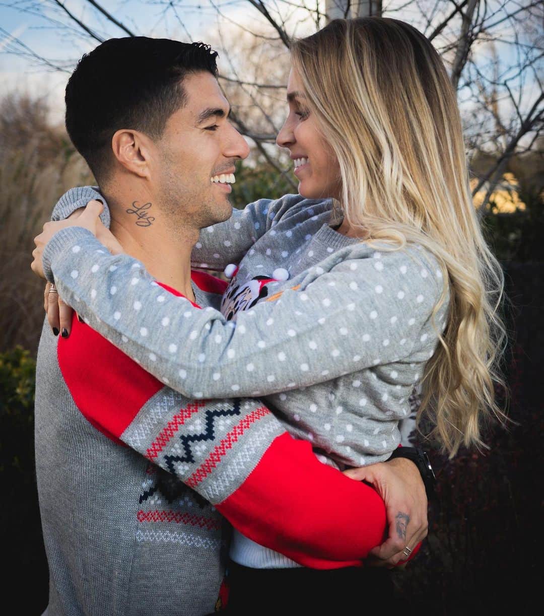 ソフィア・バルビのインスタグラム：「😍🎄🎁❤️ @luissuarez9」