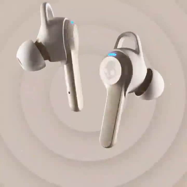 Skullcandy Japanのインスタグラム：「12月限定版のIndy Evo シャンパンゴールド🥂✨  おうち時間も楽しくなるお洒落な完全ワイヤレスイヤホン✨💀  完売前にお忘れなく✨🥂 タップ先にて💀  #FeelSkullcandy #FeelCentered #スカルキャンディー」