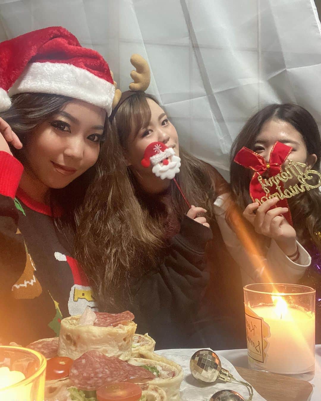 のインスタグラム：「2020.christmas🌲✨ やっぱり雪あるとクリスマスって感じするよね みんなの手料理🙏🏾 . #christmas #xmas #クリスマス  #クリスマスパーティー #クリスマスイブ  #merrychristmas #2020」