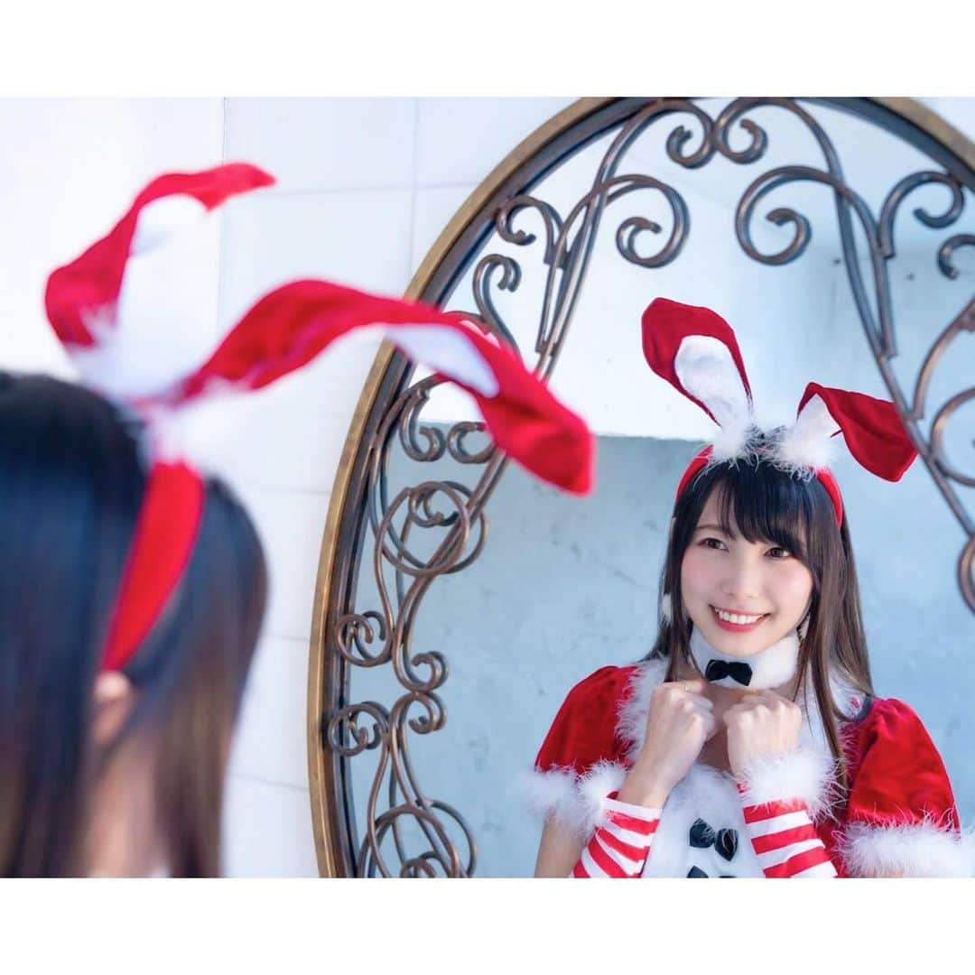 広岡あんずのインスタグラム：「. MERRY CHRISTMAS EVE 🎄🌟 . #merrychristmaseve #クリスマスイヴ #クリスマス #サンタコス #サンタ  #バニー #うさぎコスプレ #鏡越し #素敵なクリスマスを #撮影会  #photography #santa #cosplay」