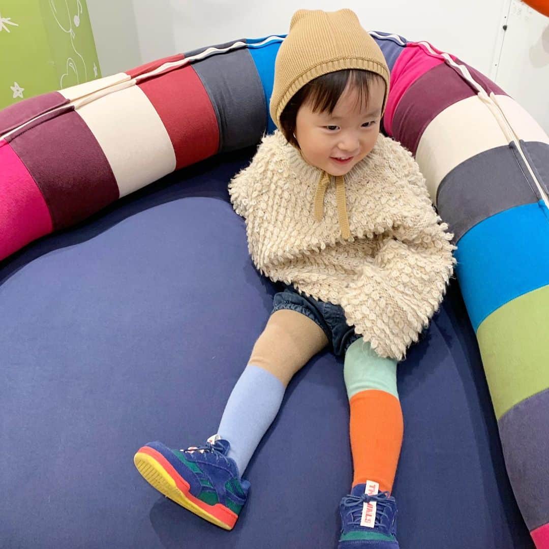 ᴋᴀɴᴀᴋöさんのインスタグラム写真 - (ᴋᴀɴᴀᴋöInstagram)「Christmas Eve 🎄⭐️ 明日の朝、👦🏻👶🏻👦🏻の喜ぶ顔を見るのが 楽しみ🎅🏻🎁 * 私は…欲しかった yogiboを 👨🏻に買ってもらいました🌈 (店内での撮影許可 頂いてます🥰🤳) * 快適すぎて、みんなで 取り合いだよ🤣💕 * #yogibo#yogiboのある生活#ヨギボー#クリスマスプレゼント」12月24日 21時00分 - kanakokko_34_