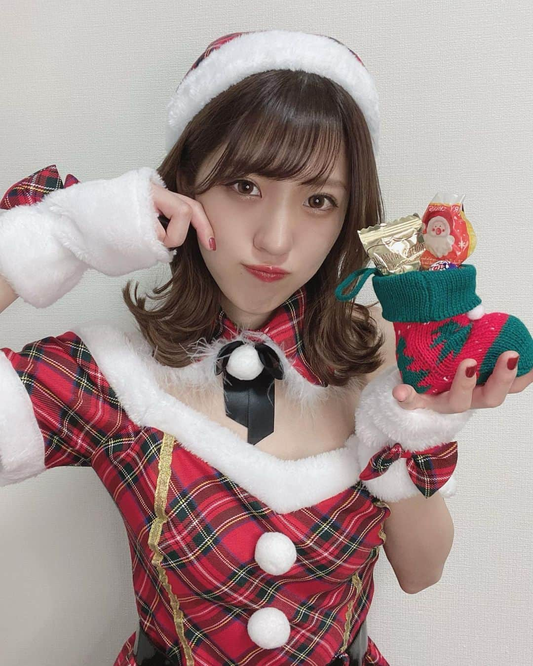 横山なつみさんのインスタグラム写真 - (横山なつみInstagram)「メリークリスマスイブ🦌🧣  #クリスマス #サンタコス #サンタクロース #メリクリ #christmas #merrychristmas」12月24日 21時00分 - ___natsumi327