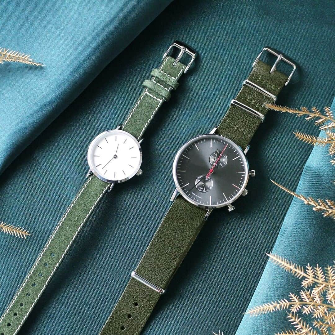 Fashion Is Funのインスタグラム：「Christmas Green  right　OIL leather NATO / Green / 18mm left　  Spring Suede　　/ Green / 12mm  ＊  クリスマスカラーの一つであるグリーン🌲🌲🌲 これは、モミの木のような常緑樹の色を表しているのだそう。冬にも葉を茂らせることから、生命力や希望の象徴とも考えられています。  激動の2020年、あっという間に今日はクリスマスイブですね。今夜は皆様が希望を胸に、あたたかな気持ちで過ごせますように！  #fif #fifベルト #時計ベルト #腕時計 #ベルト交換 #時計好きな人と繋がりたい #クリスマス #クリスマスカラー #クリスマスグリーン #グリーンアイテム #手元くら部」