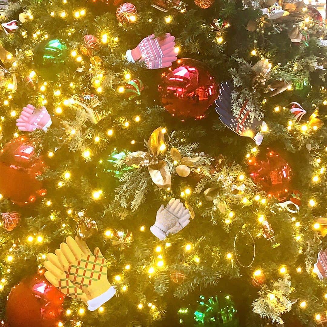 BEYOOOOONDSさんのインスタグラム写真 - (BEYOOOOONDSInstagram)「私の心はここにある！前田こころですʚ♡ɞ ・ メリークリスマスイブ🎄‪‪❤︎‬ 皆さん、いかがお過ごしですか？？💭 街中でツリーやイルミネーションを見かけると綺麗だな〜っと幸せな気持ちになります😌‪‪❤︎‬ ・ お知らせ︎︎☺︎ 12月13日に行われました、 「BEYOOOOONDS FCイベント2020 ～クリスマスの陣ZIN〜」の1部公演が、本日20:00から明日20:00まで配信となります🌙 まだ申し込みも出来るので、ぜひチェックよろしくお願いします！！ ・ 素敵なクリスマスになりますように🎅🏻🤍 ・ ・ #クリスマスイブ #BEYOOOOONDS #前田こころ」12月24日 21時05分 - beyooooonds_official
