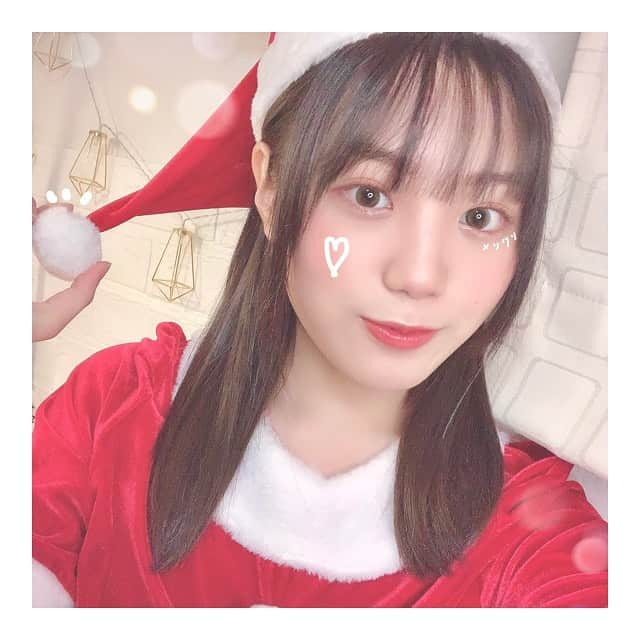 佐藤楓恋さんのインスタグラム写真 - (佐藤楓恋Instagram)「【𝐂𝐡𝐫𝐢𝐬𝐭𝐦𝐚𝐬 𝐦𝐚𝐤𝐞】﻿ ﻿ 赤みのあるアイシャドウをして、﻿ 今月号のPopteenの付録のグリーンのシャドウスティックを目じり近くの二重ラインと目頭に付けてみました💖﻿ ﻿ カラコンは、のんのんさんから頂いたカラコンです👀🤍﻿ ﻿ 緑と赤のクリスマスカラーメイクどうですか？☺️同じグリーンのシャドウスティック持ってる人はやってみてね🍀﻿ ﻿ ﻿ #クリスマス #クリスマスメイク #コスメ #カラコン #メイク #popteen  #jc #レギュラーモデル #Popteenレギュラーモデル #popteen芸能部  元 #eダンスキッズ」12月24日 21時13分 - karen_sato_renren