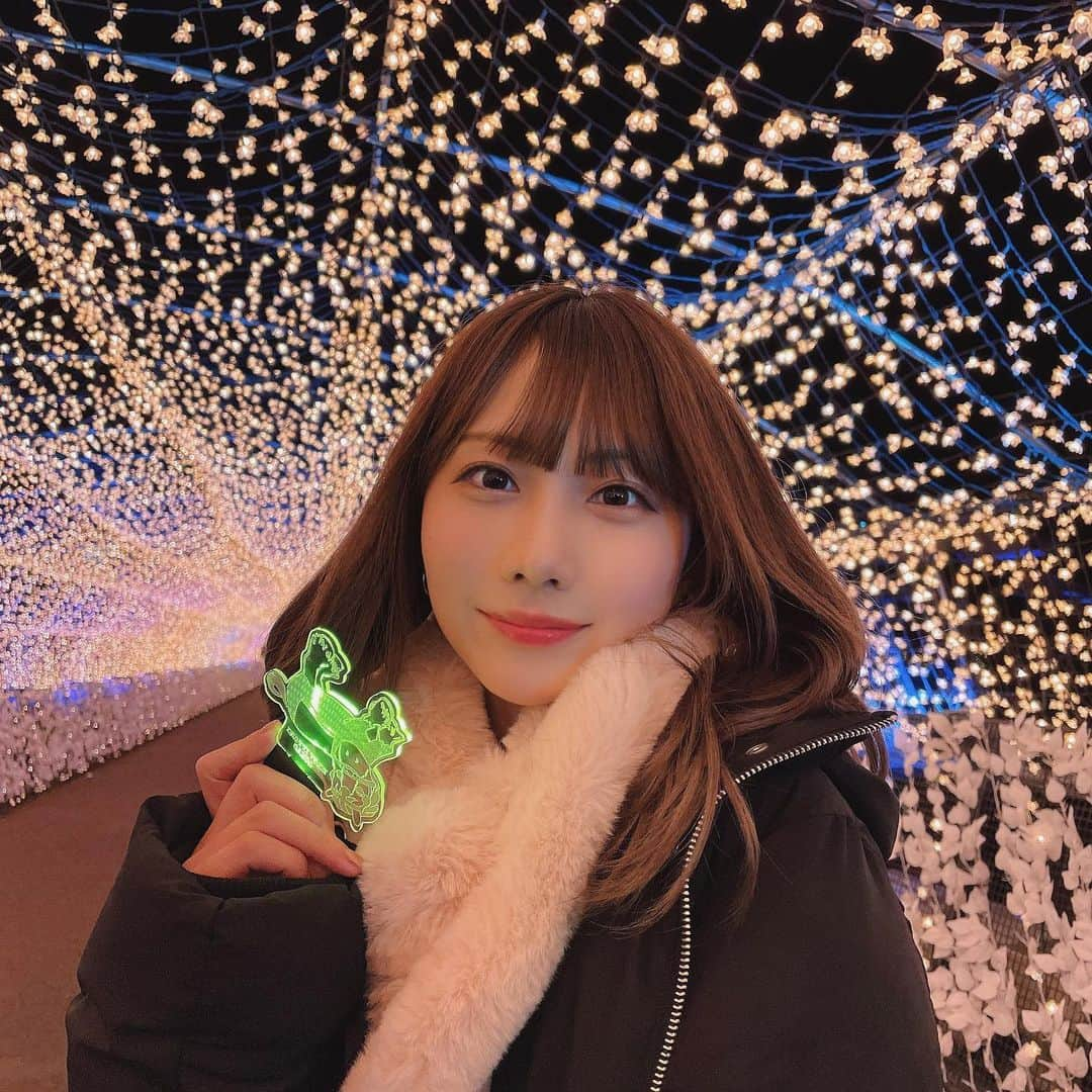 きりたんぽさんのインスタグラム写真 - (きりたんぽInstagram)「メリークリスマスイヴ🎅🏼🎄  今年のクリスマスは編集からの編集 編集でぎっしりです🥺🥺  でもイルミネーション見れてよかった🤍  みんなは素敵な クリスマスを過ごしてね🥰💞🎄」12月24日 21時14分 - kiritampopopo