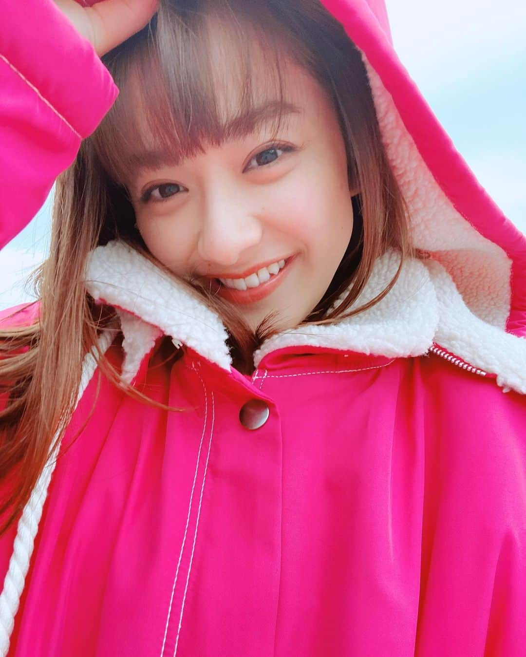 平祐奈さんのインスタグラム写真 - (平祐奈Instagram)「街並みが煌びやかですなぁ🎄✨  今日は寒かったけどピンクのベンチコートに包まって るんるん気分でした💖  楽しい撮影してんだ♪ YunaFamily喜んでくれるといいなぁ。。  Merry Christmas Eve🤶 Have a sweet night.💫」12月24日 21時17分 - yunataira_official