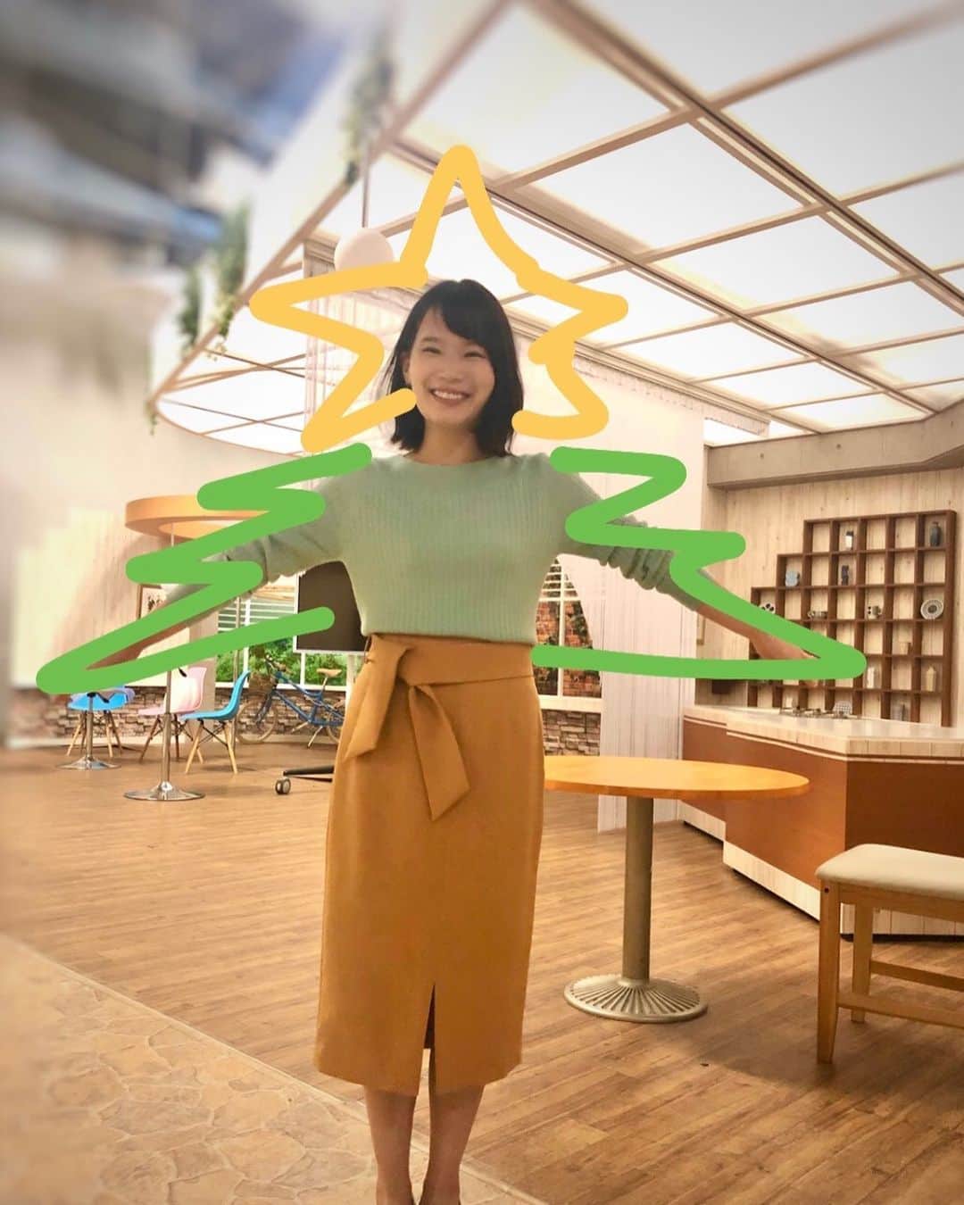 平地真菜さんのインスタグラム写真 - (平地真菜Instagram)「クリスマスイブ、誰よりも浮かれている人。クリスマスツリー色🎄の服でした  #クリスマス」12月24日 21時23分 - mana_hirachi