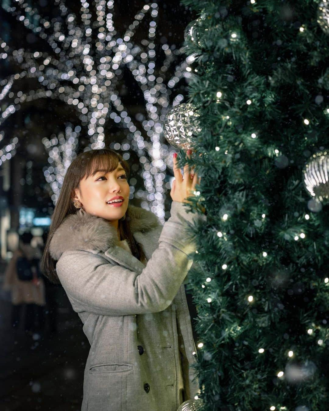 shabonさんのインスタグラム写真 - (shabonInstagram)「* . . . . . Joyeux Noël ❄🎄 . サンタさん、カメラとレンズが 欲しいです🥺🙏 . . FUJIFILM GFX 50R / GF63mm F2.8 R WR ※カメラはお借りしました！ . . . . . *  #igersjp #tokyocameraclub  #東京カメラ部 #photo_shorttrip #team_jp_ #GPW_members_only #genic_mag #as_archive #worldviewmag #lovers_nippon_portrait  #art_of_japan_ #daily_photo_jpn #jp_mood #ファインダー越しの私の世界 #japan_daytime_view #dreamermagazine #GFX50R #fujifilm #中判 #artofvisuals #1x #moodygrams #hellofrom #丸の内 #今日もx日和 #イルミネーション #christmas #xmas」12月24日 21時23分 - shabon