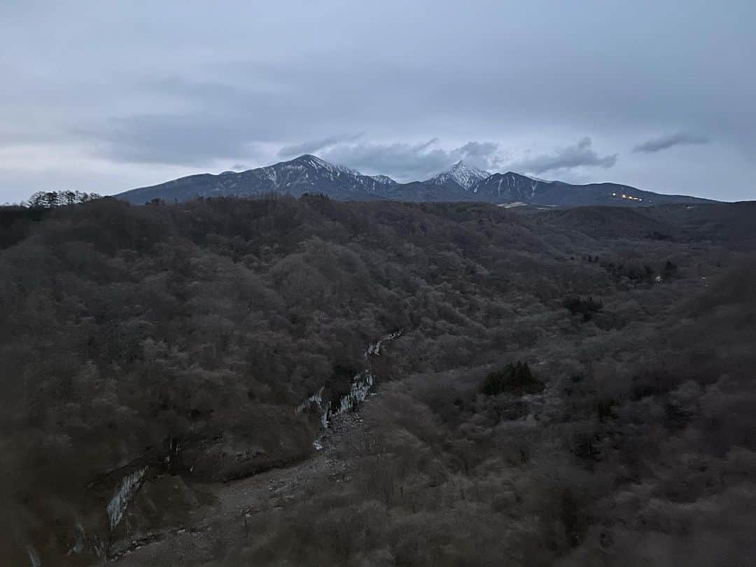 佐藤東弥のインスタグラム：「日没寸前の八ヶ岳」